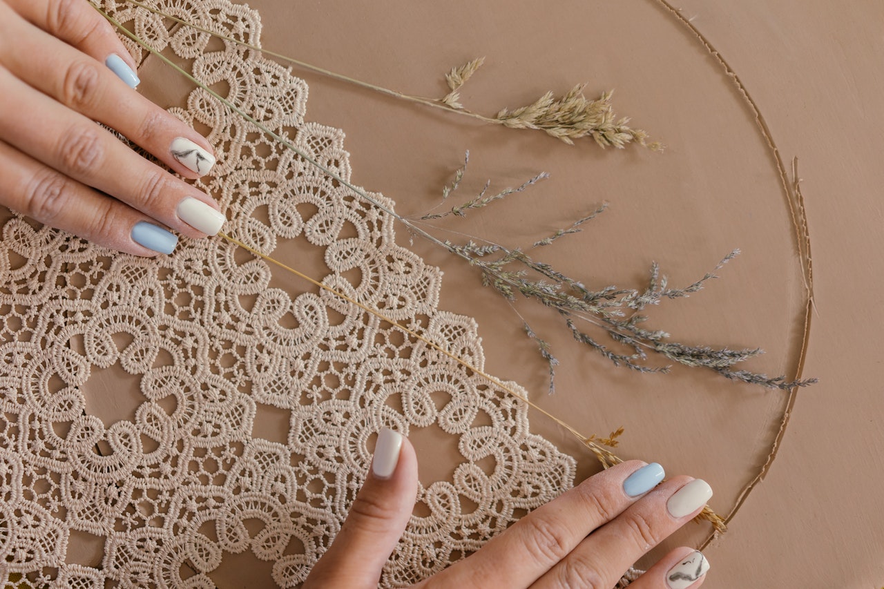 4 Ways to Use Vintage Lace Tablecloths in your Wedding Reception