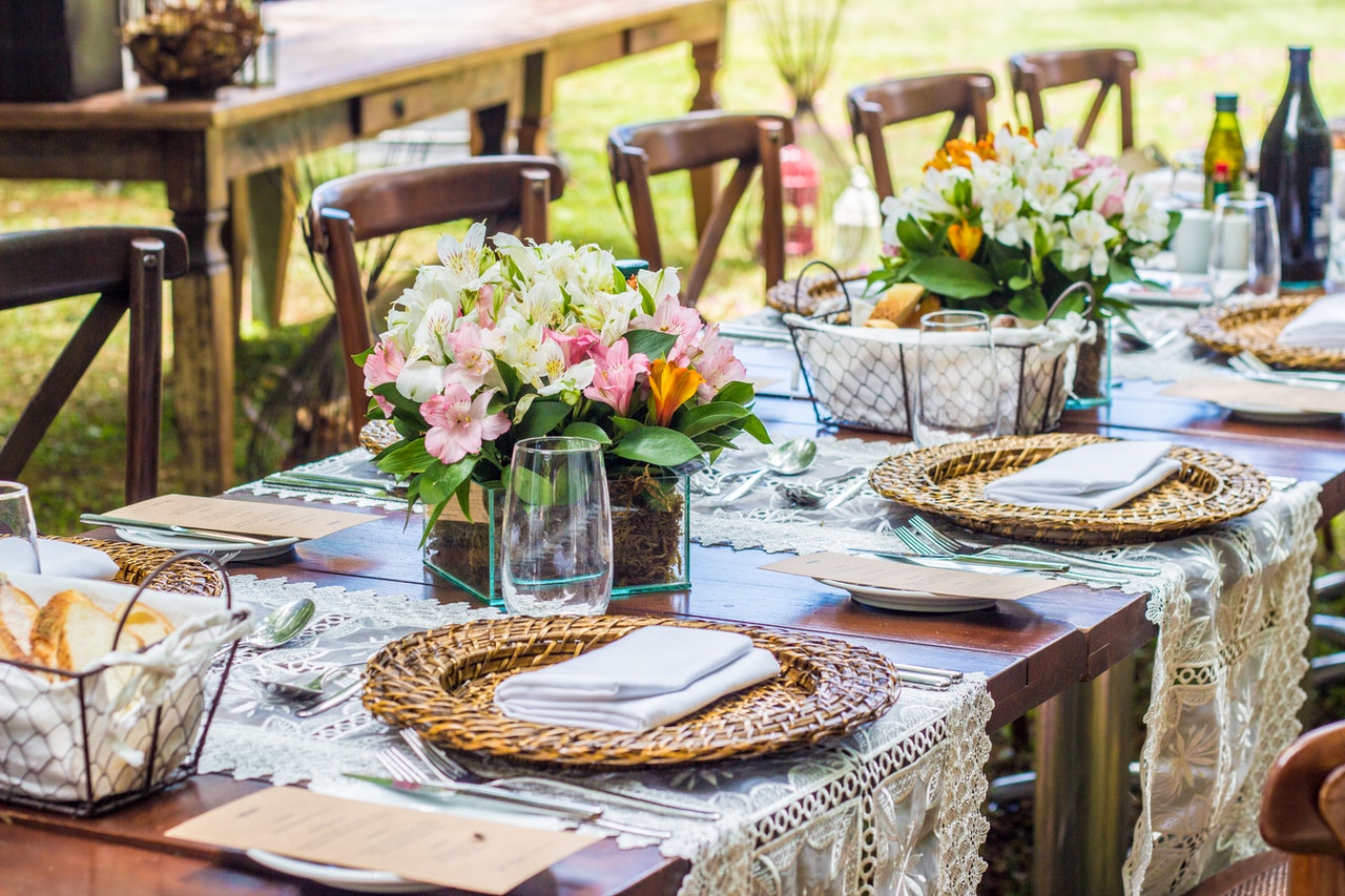 13 Modern Ways to Use Table Runners